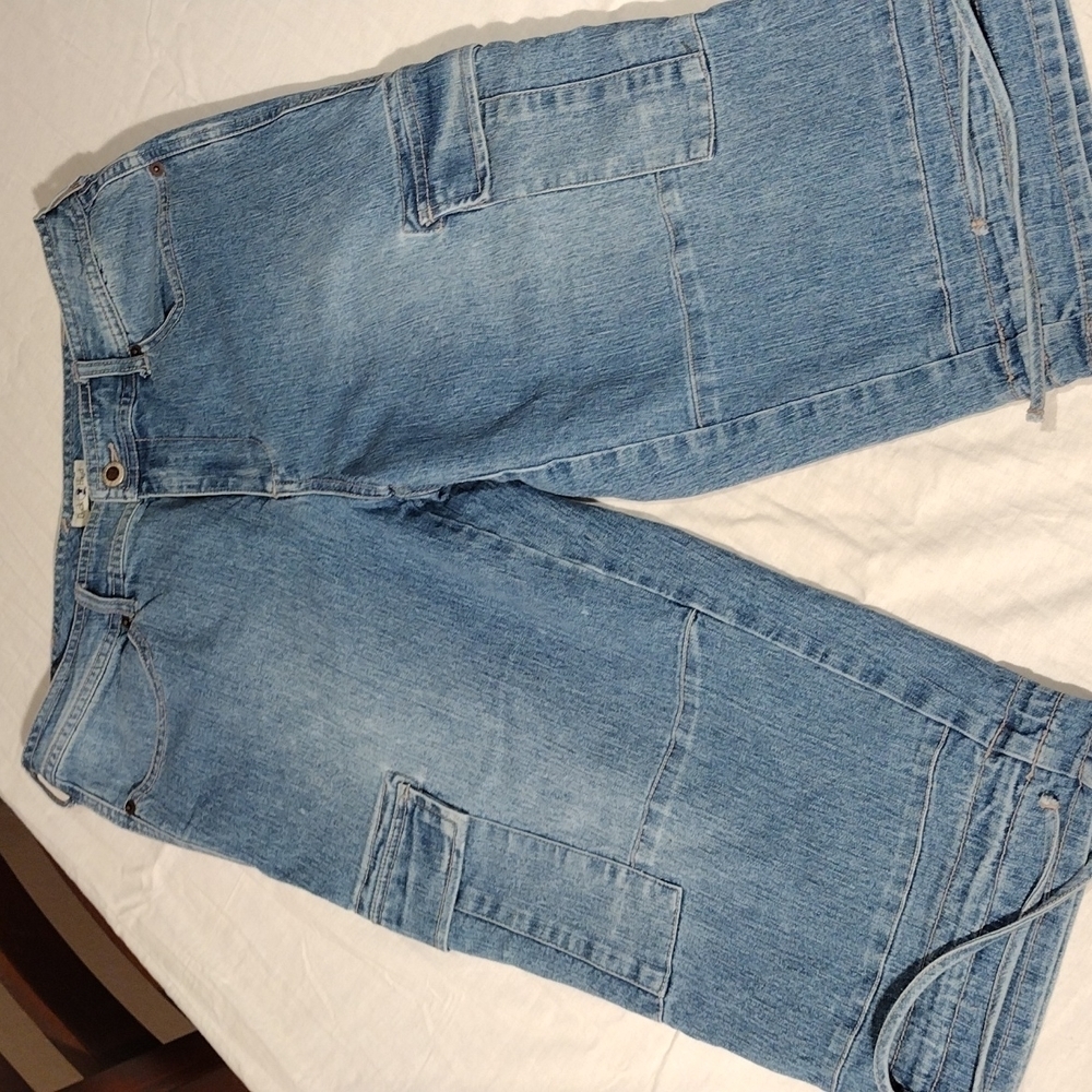 DUCK HEAD SZ 10P  PETITE SITS JUST BELOW THE KNEE DENIM WITH TIE AT BOTTOM. NWOT